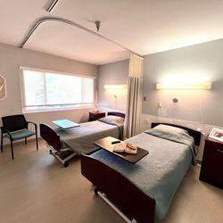 Thousand Oaks Post Acute - Resident's room