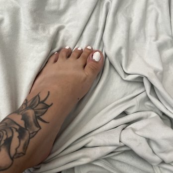 Royal Nails & Spa - My big toe hasn't healed - Nail Salons Near Me - Oak Hills, California