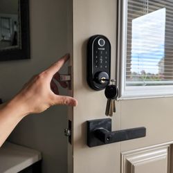 Luu Locksmith - Hornbill Smart Lock Install