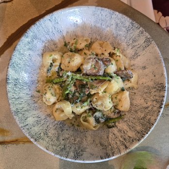 Earls Kitchen + Bar - Truffle Tortellini - Cocktail Bars Near Me - Honolulu, Hawaii