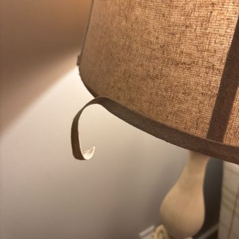 Moffat Inn - State of room lamp shade - Hotels Near Me - Niagara-ON-the-Lake, Ontario Moffat Inn - State of room lamp shade - Hotels Near Me - Niagara-ON-the-Lake, Ontario