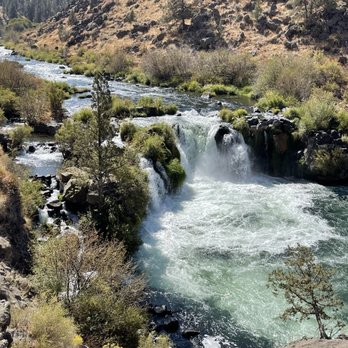Steelhead Falls Trail - Steelhead Falls! Beautiful and impressive 20 foot waterfall. - Hiking Near Me - Terrebonne, Oregon Steelhead Falls Trail - Steelhead Falls! Beautiful and impressive 20 foot waterfall. - Hiking Near Me - Terrebonne, Oregon