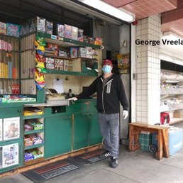 Al's Newsstand on South Beverly Drive in Beverly Hills.
Photo by, George Vreeland Hill Al's Newsstand on South Beverly Drive in Beverly Hills.
Photo by, George Vreeland Hill