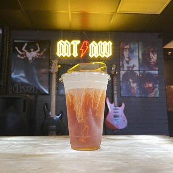 Racer Tea Bar - Iced English breakfast tea with a hint of maple and topped with lemon foam. - Coffee & Tea Near Me - Redondo beach, California