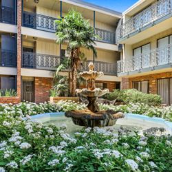Sailboat Bay Apartments - Interior Fountain