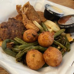 Seafood Platter. Fish, hushpuppies & house made tarter were very good! :)' Seafood Platter. Fish, hushpuppies & house made tarter were very good! :)'