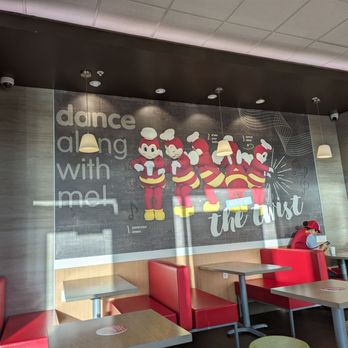 Jollibee - Inside - Chicken Shop Near Me - Kapolei, Hawaii