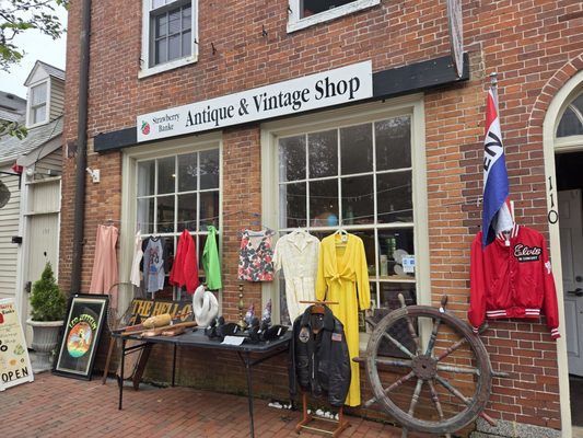 Strawberry Banke Antique and Vintage Shop by null