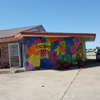 Florentina's Tex Mex Restaurant - a colorful mural - Tex-Mex Near Me - Leonard, Texas