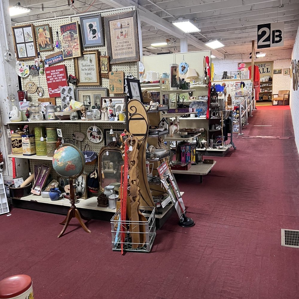 Columbus Antique Mall - More second floor booths. - Antiques Near Me - Columbus, Wisconsin Columbus Antique Mall - More second floor booths. - Antiques Near Me - Columbus, Wisconsin