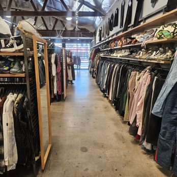 2nd STREET - Used, Vintage & Consignment Near Me - Sherman Oaks, California
