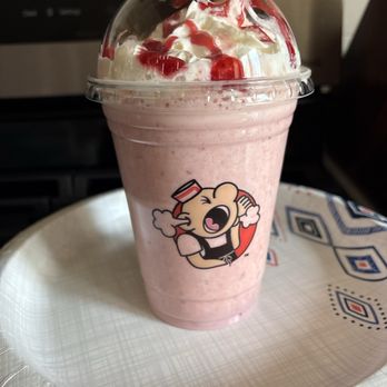 Yella’s - Classic Strawberry Milkshake - Juice Bars & Smoothies Near Me - Hawthorne, New Jersey