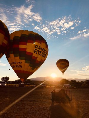 Rainbow Ryders Hot Air Balloon Co. by null