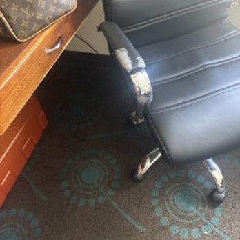 Hampton Inn Williamston - desk chair with torn handle - Hotels Near Me - Williamston, North Carolina