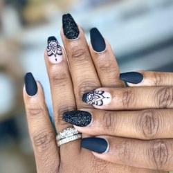 Sol Nails Spa - Handpainted nails art
