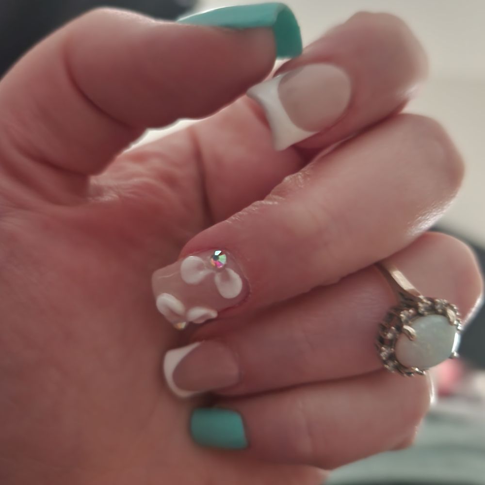 GelX with acrylic flowers. GelX with acrylic flowers.
