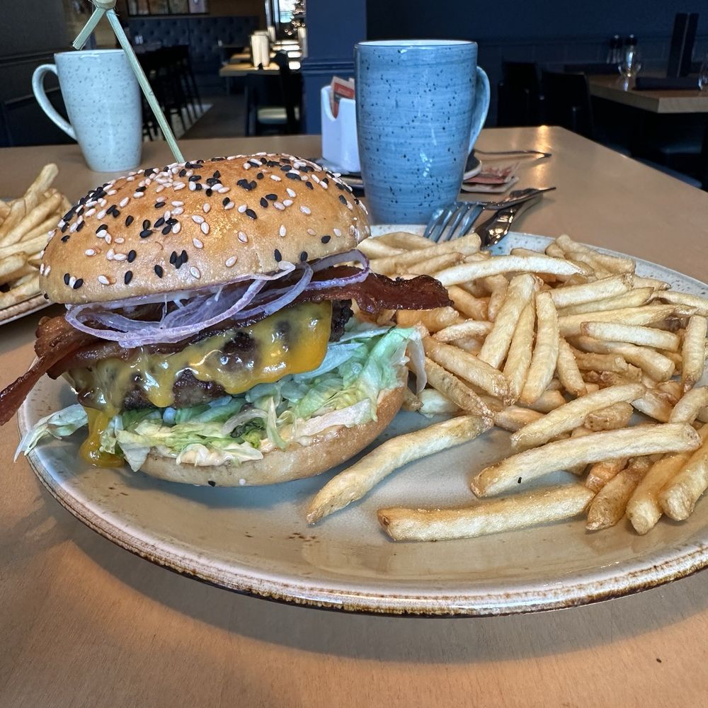 Milestones Restaurants - Smashed buger - Canadian (New) Near Me - West Vancouver, British Columbia Milestones Restaurants - Smashed buger - Canadian (New) Near Me - West Vancouver, British Columbia