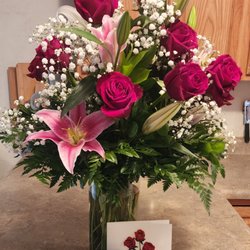 Green Leaves Floral and Plants - Valentine's Day roses and lily bouquet
