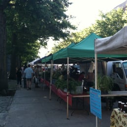 The market looking down 34th from 77th