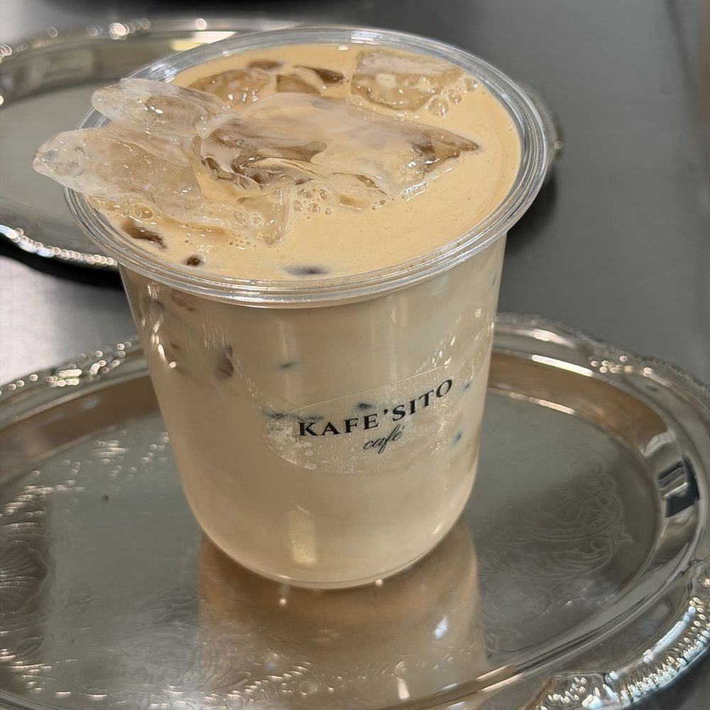 Iced vanilla latte