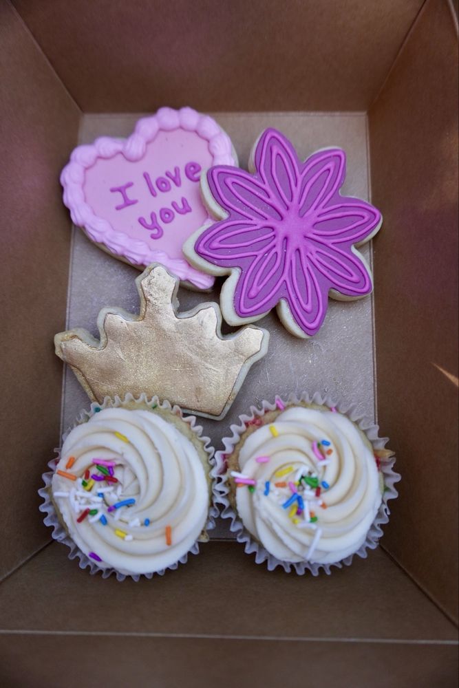 Wendy Whites Bakery Logo