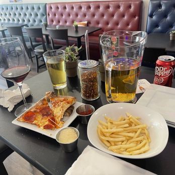 Lounge 51 - Beer and pizza - Pizza Near Me - Tarzana, California
