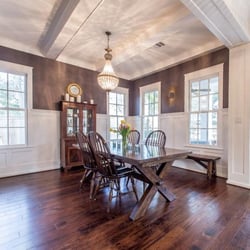 DEN Luxury Short-Term Rentals - Our SxSW rental at Robinhood Trail - beautiful property! Rental company is on top of their game.