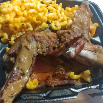 Vonda's Kitchen - Smothered turkeywing platter - Soul Food Near Me - Newark, New Jersey Vonda's Kitchen - Smothered turkeywing platter - Soul Food Near Me - Newark, New Jersey