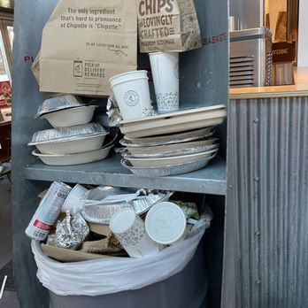 Chipotle Mexican Grill - Workers in the back talking story and laughing with the girls in the front but yet can't empty the trash or clean the mess. - Mexican Near Me - Kansas City, Missouri Chipotle Mexican Grill - Workers in the back talking story and laughing with the girls in the front but yet can't empty the trash or clean the mess. - Mexican Near Me - Kansas City, Missouri