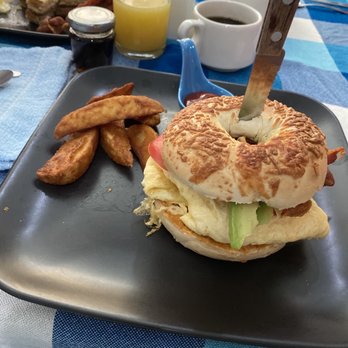 Azul - Bagel with potatoes - Breakfast & Brunch Near Me - Puerto Vallarta, JAL Azul - Bagel with potatoes - Breakfast & Brunch Near Me - Puerto Vallarta, JAL