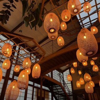 Khom Loi - Beautiful lights and nice ambiance - Thai Near Me - Sebastopol, California
