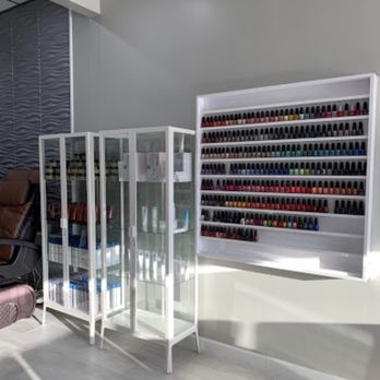 L&J Nails - Nice, clean and new - Nail Salons Near Me - Tampa, Florida