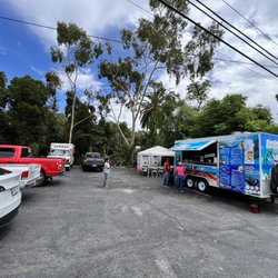 La Perla De Michoacan - Small parking lot shared with liquor store next doors