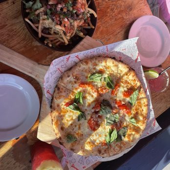 Simmzy's - The White Margarita pizza & Carne Asada Fries - Gastropubs Near Me - Long Beach, California Simmzy's - The White Margarita pizza & Carne Asada Fries - Gastropubs Near Me - Long Beach, California