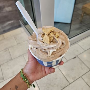 Hearth Swirls - Chocolate vanilla swirl with almonds and Graham crackers - Ice Cream & Frozen Yogurt Near Me - Portland, Oregon Hearth Swirls - Chocolate vanilla swirl with almonds and Graham crackers - Ice Cream & Frozen Yogurt Near Me - Portland, Oregon