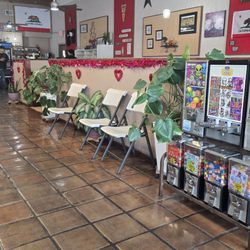 Zini's Diner - Inside