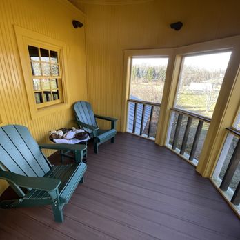 Winvian Farm - The enclosed deck upstairs in the Charter Oak cottage. We had breakfast delivered and ate under cozy blankets while enjoying the view! - Hotels Near Me - Morris, Connecticut