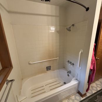USA Bath - Old bathtub - General Contractors Near Me - West Sacramento, California USA Bath - Old bathtub - General Contractors Near Me - West Sacramento, California