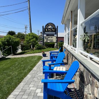 YiaYia's Cafe - Front walkway - Breakfast & Brunch Near Me - Middletown, Rhode Island