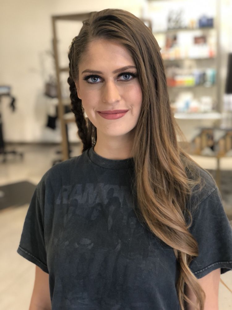 Sarah Diaz Hair and Makeup Logo