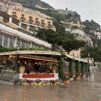 La Pergola - View from the outside - Italian Near Me - Positano, SA La Pergola - View from the outside - Italian Near Me - Positano, SA
