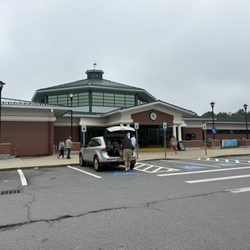 South Kennebunk Travel Plaza - Accesible parking across the front of rest center