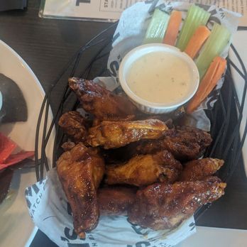 Tom’s Watch Bar - Tom's watch bar had the most flavorful wings I've had in a while. They can work on their drink menu a little bit - Sports Bars Near Me - Orlando, Florida Tom’s Watch Bar - Tom's watch bar had the most flavorful wings I've had in a while. They can work on their drink menu a little bit - Sports Bars Near Me - Orlando, Florida