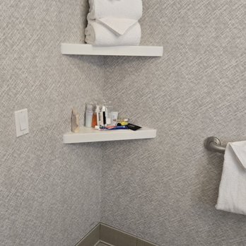 La Quinta by Wyndham Paso Robles - Had to move the Kleenex to make room for my stuff - Hotels Near Me - Paso Robles, California