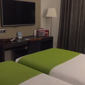 Mercure - A double room literally means two beds - Hotels Near Me - Madrid, M