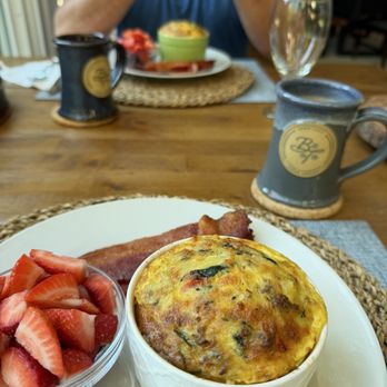 Bent Tree Lodge and Vineyard - Breakfast another day - Bed & Breakfast Near Me - Jasper, Georgia Bent Tree Lodge and Vineyard - Breakfast another day - Bed & Breakfast Near Me - Jasper, Georgia