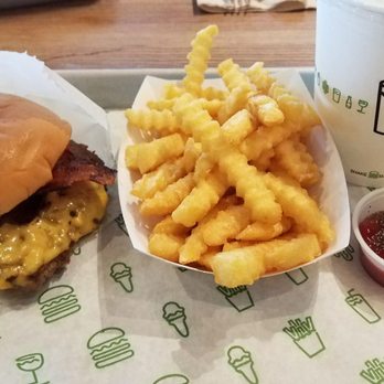 Shake Shack Inner Harbor - Smoke burger - Burgers Near Me - Baltimore, Maryland Shake Shack Inner Harbor - Smoke burger - Burgers Near Me - Baltimore, Maryland