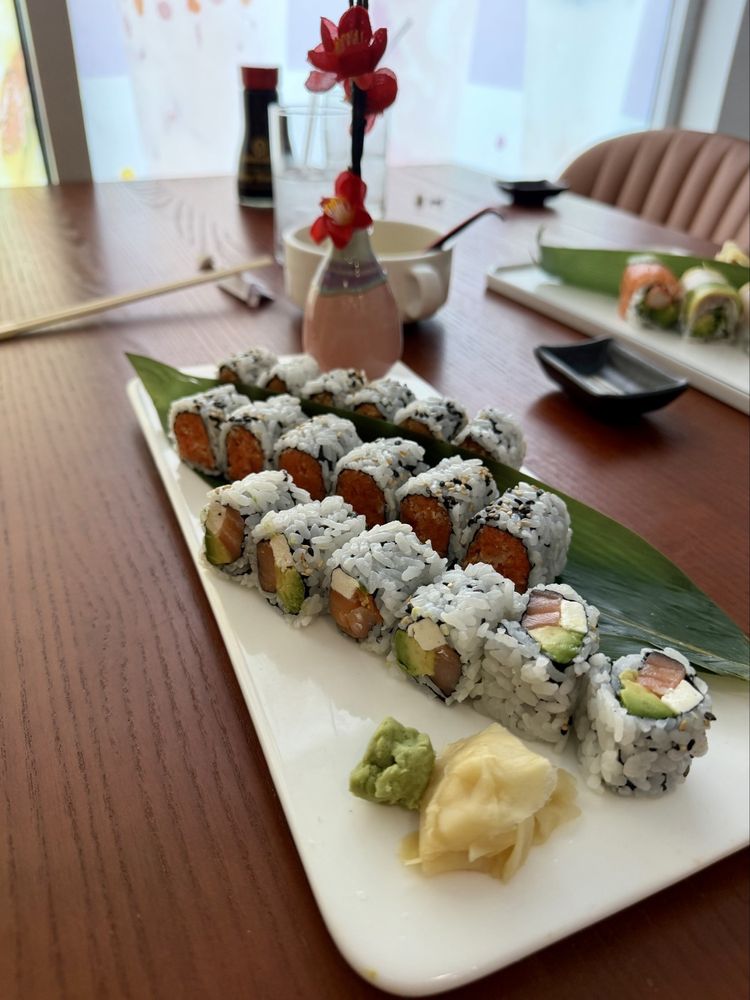 Mia Sushi Asian Bistro Logo