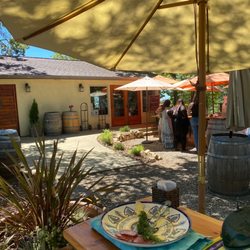 Holly's Hill Vineyards & Brewery