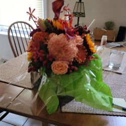New Leaf Flores - Citron palette arrangement